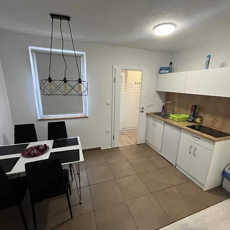 Romeo & Julija, Near Terme Olimia, Free Parking