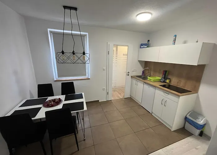 Romeo & Julija, Near Terme Olimia, Free Parking